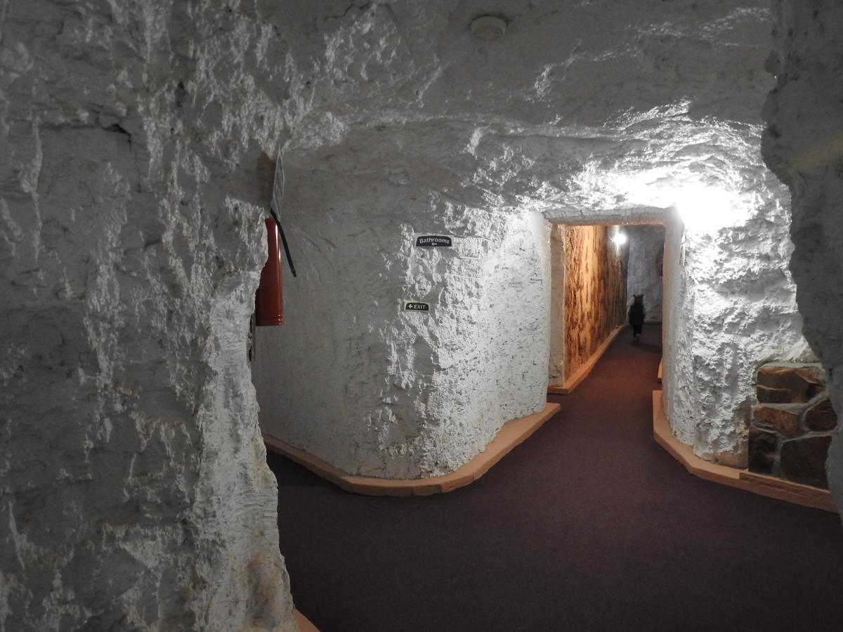 White Cliffs Underground Motel Екстер'єр фото