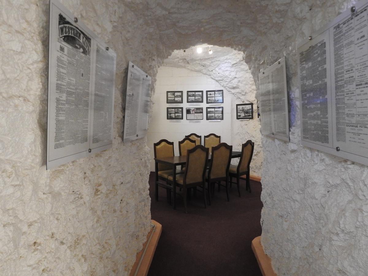 White Cliffs Underground Motel Екстер'єр фото