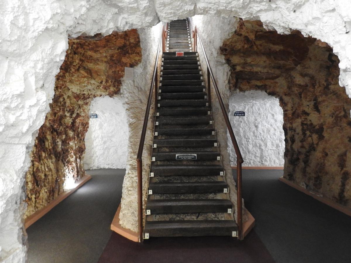 White Cliffs Underground Motel Екстер'єр фото